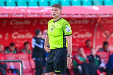 Hakem Bay Francesco Cosso fro Reggio Calabria İtalyan futbol takımı B maçında SSC Bari-AC Pisa maçında Bari, İtalya 'daki San Nicola stadyumunda, 4 Aralık 2022 - Fotoğraf: Fabio Fagiolin