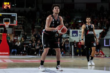 Alessandro Pajola # 6 Virtus Segafredo Bologna LBA Lega Basket A 2022 / 23 sezonluk OpenJobMetis Varese ve Virtus Segafredo Bologna arasında oynanan Enerxenia Arena, Varese, İtalya - Fotoğraf: Fabrizio Car