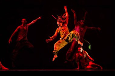 Dansçı - Notre Dame Rapsunum sırasında NOTRE DAME DE PARIS - Eboli 'deki Palasele' de IL MÜZİK (SA), İtalya, 26 Kasım 2022 - Fotoğraf: Alfonso Maria Salsan