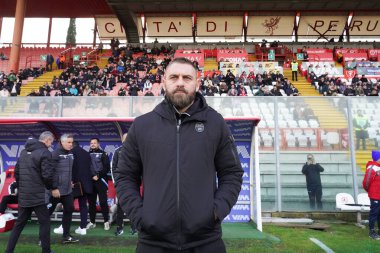 İtalya 'nın Perugia kentindeki Renato Curi Stadyumu' nda oynanan İtalya Serie B karşılaşmasında (antrenör spal) Rossi daniele (antrenör spal) - Loris Cerquiglin