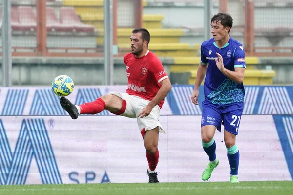 Olivieri Marco (n.11 Perugia calcio) v peda patryk (n.27 spal) İtalyan futbol serisi B maçında AC Perugia ile SPAL arasında Perugia Renato Curi Stadyumu 'nda, 8 Aralık 2022 - Fotoğraf: Loris Cerquiglin