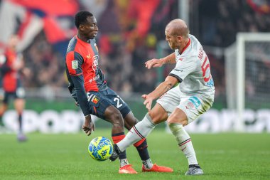 Kelvin Kwarteng Yeboah (Genoa) - İtalyan futbol takımı Serie B maçında Andrea Masiello (Sud Tirol) Cenova CFC ile FC Sudtirol arasında Cenova, İtalya 'daki Luigi Ferraris Stadyumu' nda oynanan karşılaşma, 8 Aralık 2022 - Fotoğraf: Danilo Vig