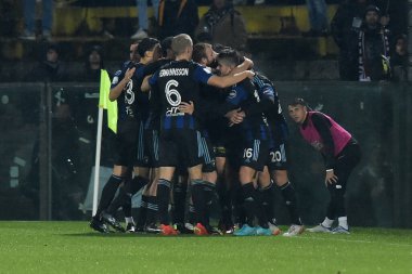Pisa 'nın oyuncuları İtalya' nın Pisa şehrindeki Arena Garibaldi 'de oynanan AC Pisa vs Ascoli Calcio maçında kutlama yapıyorlar.