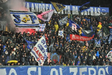İtalya futbol takımı Serie B maçında Pisa taraftarları Pisa, İtalya 'daki Arena Garibaldi' de AC Pisa-Ascoli Calcio maçında, 8 Aralık 2022 - Fotoğraf: Gabriele Masott
