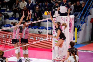 Rosamaria Montibeller (e-iş Busto Arsizio) voleybol sırasında İtalyan Serisi A1 Kadınlar TrasportiPesanti Casalmaggiore 'ye karşı e-work Busto Arsizio' da Casalmaggiore (CR), İtalya, 11 Aralık 2022 - Fotoğraf: Nicholas Russ Russ