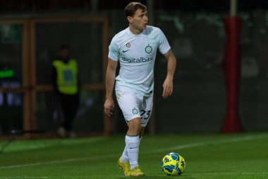Nicolo Barella Inter, 22 Aralık 2022 'de İtalya' nın Reggio Calabria şehrindeki Stadio Granillo 'da oynanan Reggina vs Inter futbol karşılaşmasında portresi şöyle: