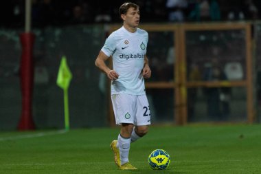 Nicolo Barella Inter, 22 Aralık 2022 'de İtalya' nın Reggio Calabria şehrindeki Stadio Granillo 'da oynanan Reggina vs Inter futbol karşılaşmasında portresi şöyle: