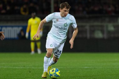 Nicolo Barella Inter, 22 Aralık 2022 'de İtalya' nın Reggio Calabria şehrindeki Stadio Granillo 'da oynanan Reggina vs Inter futbol karşılaşmasında portresi şöyle: