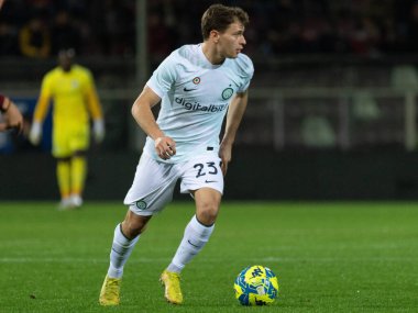 Nicolo Barella Inter, 22 Aralık 2022 'de İtalya' nın Reggio Calabria şehrindeki Stadio Granillo 'da oynanan Reggina vs Inter futbol karşılaşmasında portresi şöyle: