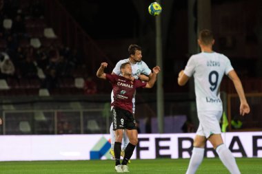 Francesco Acerbi Inter, 22 Aralık 2022 'de İtalya, Reggio Calabria' daki Stadio Granillo 'da oynanan Reggina vs Inter maçında kafasından vurdu.