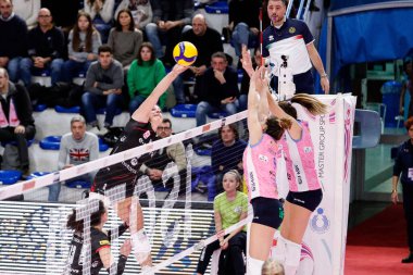 Alice Degradi (e-iş Busto Arsizio) voleybol sırasında İtalyan Serie A1 Kadınlar TrasportiPesanti Casalmaggiore 'ye karşı Busto Arsizio' nun Casalmaggiore 'deki (CR) Pala Radi' sinde (CR), İtalya, 11 Aralık 2022 - Fotoğraf: Nicholas Russ
