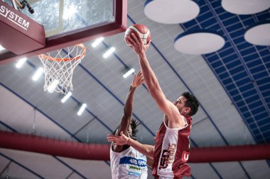 Mitchell Watt (Umana Reyer Venezia) ve Nicola Akele (Germani Brescia) İtalya Basketbol Şampiyonası 'nda Umana Reyer Venezia, Germani Brescia' ya karşı Venedik 'teki Taliercio maçında, 10 Aralık 2022 - Fotoğraf: Mattia Radon