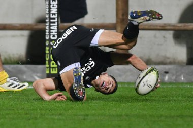 10 Aralık 2022 'de İtalya' nın Parma kentindeki Sergio Lanfranchi Stadyumu 'nda oynanan Rugby Challenge Cup Parme Zebre vs Toulon maçında Gael Drean' ın gol attığı toulon golüne bakın.