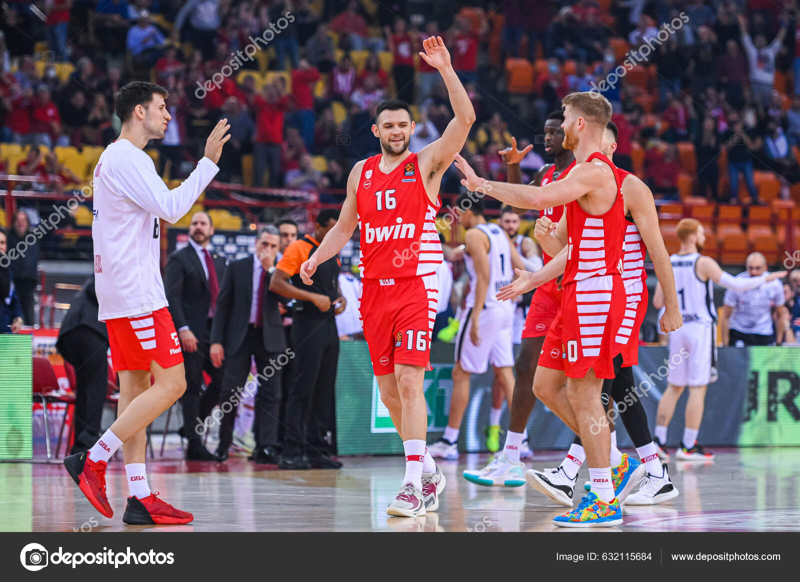 Kostas Papanikolaou Thomas Walkup Olympiacos Piraeus Euroleague.