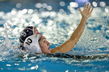 Waterpolo Kadınlar Ligi 'nde Luna Di Claudio (SIS Roma) SIS Romanlar Vouliagmeni' ye karşı Roma, İtalya 'daki Frecciarossa Su Polo' sunda, 9 Aralık 2022 - Fotoğraf: Luigi Marian