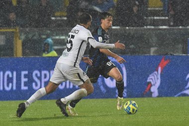 Olimpiu Morutan (Pisa) İtalyan Serisi B maçında Giuseppe Bellusci (Ascoli) tarafından engellendi Pisa, İtalya 'da Arena Garibaldi' de AC Pisa-Ascoli Calcio maçı, 8 Aralık 2022 - Fotoğraf: Gabriele Masott