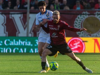 Zan Majer Reggina Mulattieri Samuele Frosinone İtalyan futbolu serisi B maçında Frosinone Calcio 'ya karşı Reggio Calabria, İtalya' daki Oreste Granillo Stadyumu 'nda oynanan maçta durdurdu.