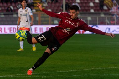 Niccolo Pierozzi Reggina İtalyan futbolu Serie B maçında Reggina 1914-Frosinone Calcio maçı sırasında İtalya 'nın Reggio Calabria şehrindeki Oreste Granillo stadyumunda çekildi.