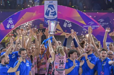 Prosecco Doc Imoco Conegliano 'nun oyuncuları 26 Kasım 2022' de İtalya 'nın Floransa kentinde düzenlenen Pala Wanny' de İtalyan SuperCup Kadın Prosecco Doc Imoco Conegliano-Igor Gorgonzola Novara maçında zaferi kutladılar.