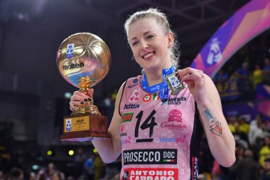 Joanna Wolosz (Prosecco Doc Imoco Conegliano) İtalyan Süper Kupa Kadınlar Prosecco Doc Imoco Conegliano 'ya karşı Igor Gorgonzola Novara' nın zaferini kutluyor.