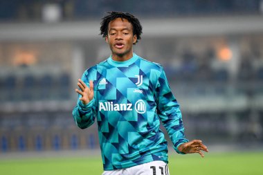 Juventus 'un İtalya futbolu sırasındaki Juan Cuadrado portresi 10 Kasım 2022' de İtalya 'nın Verona kentindeki Marcantonio Bentegodi Stadyumu' nda Hellas Verona FC 'ye karşı Juventus FC (portreler arşivi) maçı.