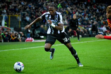 Udinese 'nin Kingsley Ehizibue portresi İtalyan futbolu Serie A maçı sırasında Udinese Calcio ile ABD Lecce (portreler arşivi) Udine, İtalya' da Dacia Arena stadyumunda, Kasım 04, 2022 - Fotoğraf: Ettore Griffon