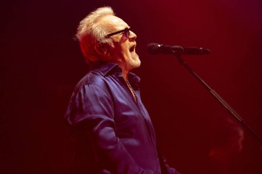Umberto Tozzi İtalyan şarkıcı Music Concert Umberto Tozzi - Gloria forever il tour at the Teatro Team in Bari, Italy, 21 Aralık 2022 - Credit: Oronzo Lavermicocc