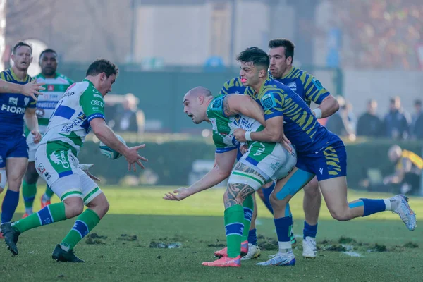 Pierre Bruno (Zebre Rugby), Marco Lazzaroni (Benetton Rugby) ve Michele Lamaro (Benetton Rugby), 24 Aralık 2022 'de İtalya' nın Treviso kentinde bulunan Monigo Stadyumu 'nda oynanan Rugby Rugby karşılaşmasında karşı karşıya geldiler.