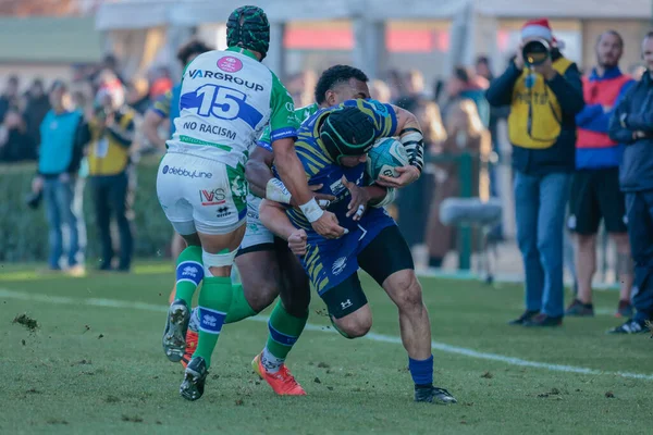 Marco Manfredi (Zebre Rugby) ve Rhyno Christo Smith (Benetton Rugby), 24 Aralık 2022 'de İtalya' nın Treviso kentinde bulunan Monigo Stadyumu 'nda oynanan Rugby Rugby karşılaşmasında karşı karşıya geldiler.