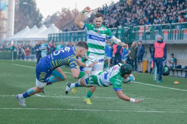 Rhyno Christo Smith (Benetton Rugby) ve Lorenzo Pani (Zebre Rugby), 24 Aralık 2022 'de İtalya' nın Treviso kentinde Monigo Stadyumu 'nda oynanan Rugby Rugby karşılaşmasında karşılaşmışlardı.