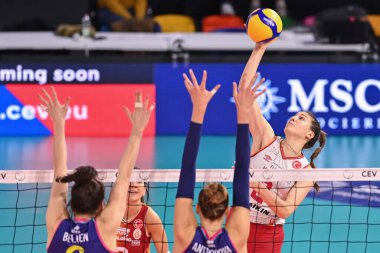 Ilkin Ayd? (Galatasaray HDI Sigorta Istanbul) Voleybol CEV Kadınlar Kupası Şampiyonası sırasında Galatasaray Del Bene Scandicci 'ye karşı Galatasaray HDI Sigorta İstanbul, Floransa' da 22 Aralık 2022 - Fotoğraf: Lisa Guglielm