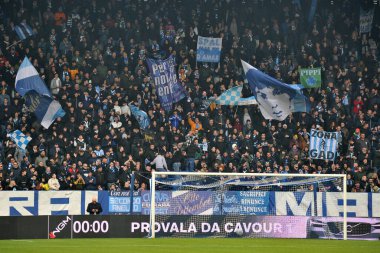 İtalya 'nın Ferrara, İtalya' daki Paolo Mazza Stadyumu 'nda 26 Aralık 2022' de oynanan maç sırasında Spal taraftarları: Gabriele Masott