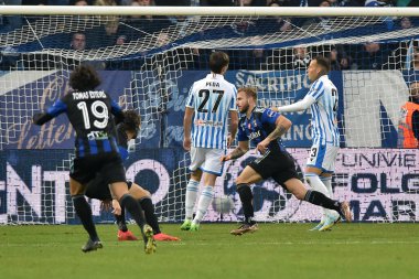 Giuseppe Sibilli (Pisa), İtalya 'nın Ferrara kentindeki Paolo Mazza Stadyumu' nda oynanan SPAL-AC Pisa maçında 26 Aralık 2022 tarihinde 0-1 'lik gol attıktan sonra kutluyor: Gabriele Masott