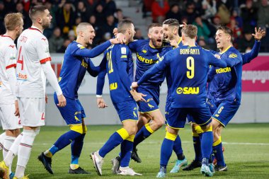 Modena, İtalya 'nın Bozen kentindeki Druso Stadyumu' nda oynanan FC Sudtirol-Modena FC maçında 2-0 'lık gol attıktan sonra kutlama yapıyor.