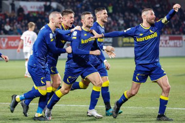 Modena, İtalya 'nın Bozen kentindeki Druso Stadyumu' nda oynanan FC Sudtirol-Modena FC maçında 2-0 'lık gol attıktan sonra kutlama yapıyor.