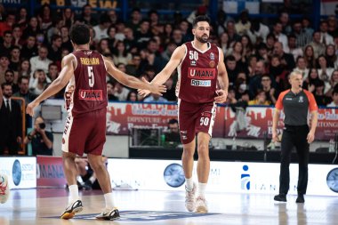 Mitchell Watt (Umana Reyer Venezia) ve Allerik Freeman (Umana Reyer Venezia) İtalya Basketbol Şampiyonası sırasında Umana Reyer Venezia - Banco di Sardegna Sassari 'ye karşı Venedik, İtalya' da Taliercio 'da, 26 Aralık 2022