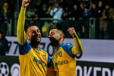 Frosinone Calcio 'dan Luca Garritano ve Frosinone Calcio' dan Roberto Insigne İtalyan Serie B karşılaşmasında Frosinone Calcio Ternana Calcio 'ya karşı Frosinone, İtalya' daki Benito Stirpe Stadyumu, 26 Aralık 2022
