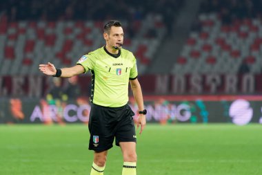 İtalyan futbol takımı Serie B maçında Maurizio Mariani, 26 Aralık 2022 'de İtalya' nın Bari kentindeki San Nicola Stadyumu 'nda oynanan SSC Bari - Emmanuele Mastrodonat
