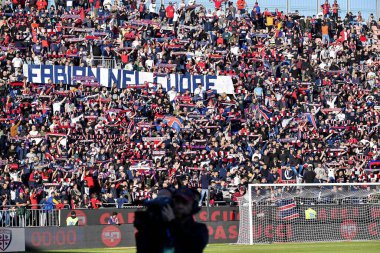 Tifosi, taraftarları, Cagliari Calcio taraftarları, Fabian O 'Neill İtalyan futbol takımı Serie B maçında Cagliari Cosenza' ya karşı Cagliari, İtalya 'da 26 Aralık 2022 - Kredi: Luigi Can