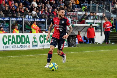 Cagliari Calcio takımından Nahitan Nandez, İtalya 'nın Cagliari kentinde oynanan Cagliari maçında, 26 Aralık 2022 - Fotoğraf: Luigi Can