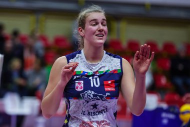 Jolien Knollema #10 of Il Bisonte Firenze warms up during Volley Serie A women 2022/23 volleyball match between UYBA Unet E-Work Busto Arsizio and Il Bisonte Firenze at E-Work Arena, Busto Arsizio, Italy on January 07, 2023 - Credit: Fabrizio Carabel