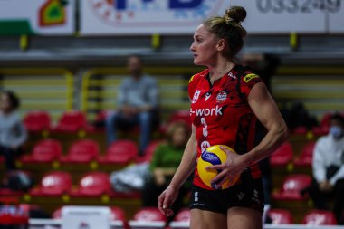 Carli Lloyd #3 of UYBA Unet E-Work Busto Arsizio in action during Volley Serie A women 2022/23 volleyball match between UYBA Unet E-Work Busto Arsizio and Il Bisonte Firenze at E-Work Arena, Busto Arsizio, Italy on January 07, 2023 - Credit: Fabrizio