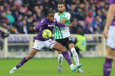 Christian Kouame (Fiorentina) and Jeremy Toljan (Sassuolo) during italian soccer Serie A match ACF Fiorentina vs US Sassuolo at the Artemio Franchi stadium in Florence, Italy, January 07, 2023 - Credit: Luca Amedeo Bizzarr