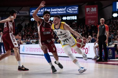 Alessandro Cappelletti (Tezenis Verona) and Allerik Freeman (Umana Reyer Venezia) during Italian Basketball A Serie  Championship Umana Reyer Venezia vs Tezenis Verona at the Taliercio in Venice, Italy, January 08, 2023 - Credit: Mattia Radon