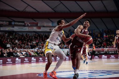 Allerik Freeman (Umana Reyer Venezia) and Liam Udom (Tezenis Verona) during Italian Basketball A Serie  Championship Umana Reyer Venezia vs Tezenis Verona at the Taliercio in Venice, Italy, January 08, 2023 - Credit: Mattia Radon