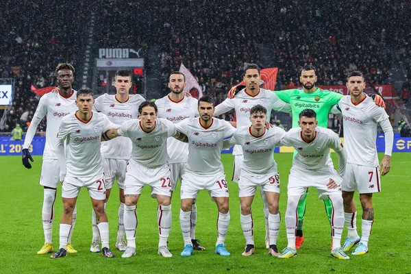 AS Roma team line up during Serie A 2022/23 football match between AC Milan and AS Roma at San Siro Stadium, Milan, Italy on January 08, 2023 - Credit: Fabrizio Carabelli/LiveMedi