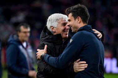 Atalanta's Head Coach Gian Piero Gasperini hugs Bologna's Head Coach Thiago Motta during italian soccer Serie A match Bologna FC vs Atalanta BC at the Renato Dall'Ara stadium in Bologna, Italy, January 09, 2023 - Credit: Ettore Griffon