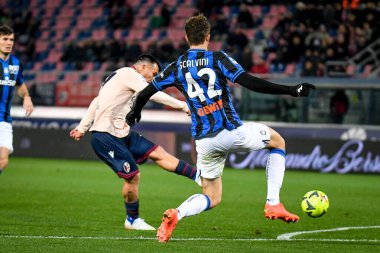 Bologna's Gary Medel tries to score a goal during italian soccer Serie A match Bologna FC vs Atalanta BC at the Renato Dall'Ara stadium in Bologna, Italy, January 09, 2023 - Credit: Ettore Griffon