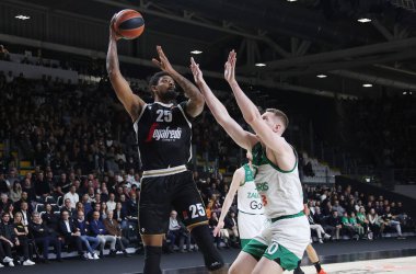 Jordan Mickey (Segafredo Virtus Bologna) thwarted by Rolands Smits (BC Zalgiris Kaunas) during the Euroleague basketball championship match Segafredo Virtus Bologna Vs. BC Zalgiris Kaunas - Bologna, Italy, January 10, 2023 at Segafredo Arena - Photo: