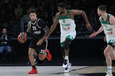 Daniel Hackett (Segafredo Virtus Bologna) thwarted by Kevarrius Hayes (BC Zalgiris Kaunas) during the Euroleague basketball championship match Segafredo Virtus Bologna Vs. BC Zalgiris Kaunas - Bologna, Italy, January 10, 2023 at Segafredo Arena - Pho